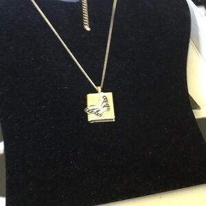 Elegant Gold Butterfly Pendant Necklace